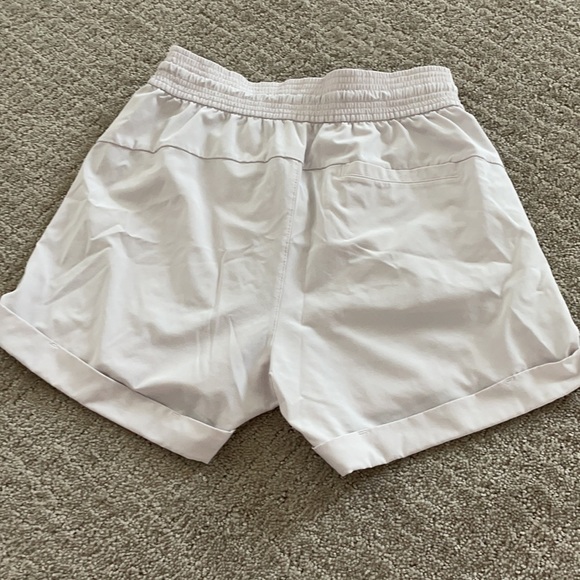 Lululemon shorts 4 spring breaker - Picture 3 of 9